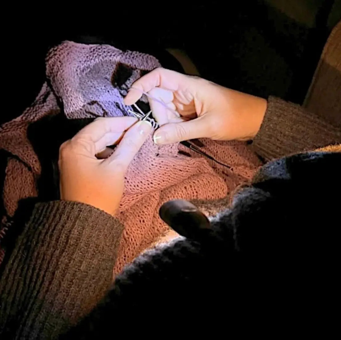 Lumos Knitting Light – Portable LED Craft Light 💡